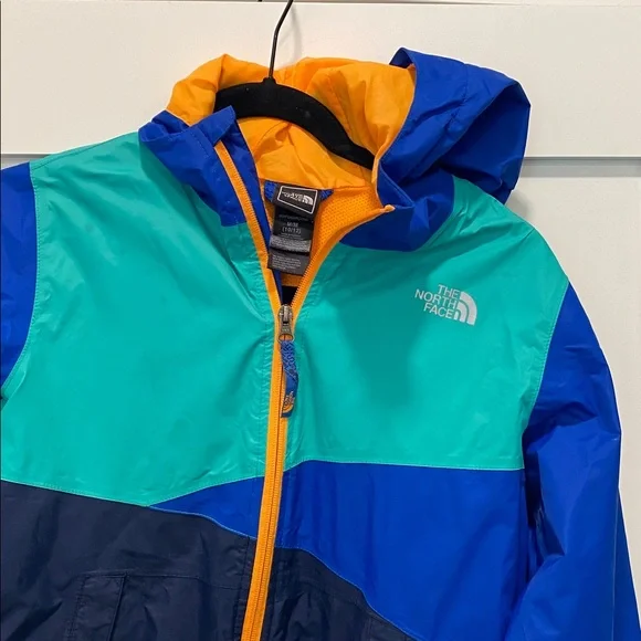 Boys North Face raincoat. In excellent condition - Picture 3 of 5